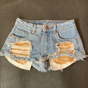 COTTON ON Frayed mid rise shorts